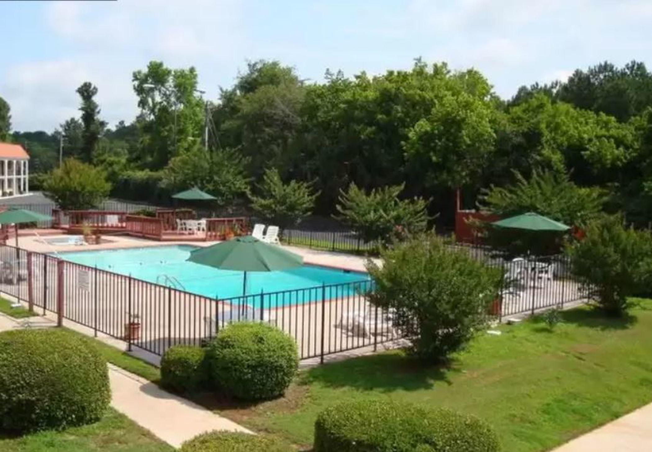 Rodeway Inn Forsyth Exterior photo